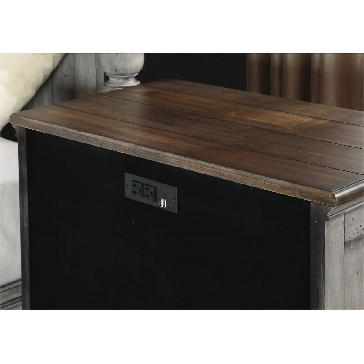 Weathered Gray 3 Drawer Nightstand Y818