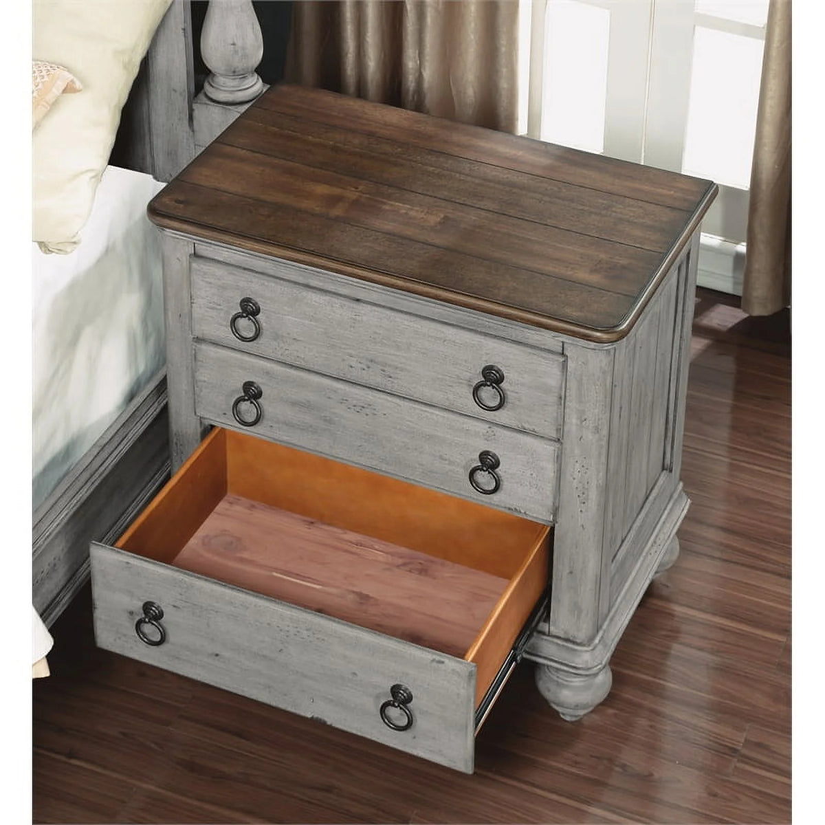 Weathered Gray 3 Drawer Nightstand Y818